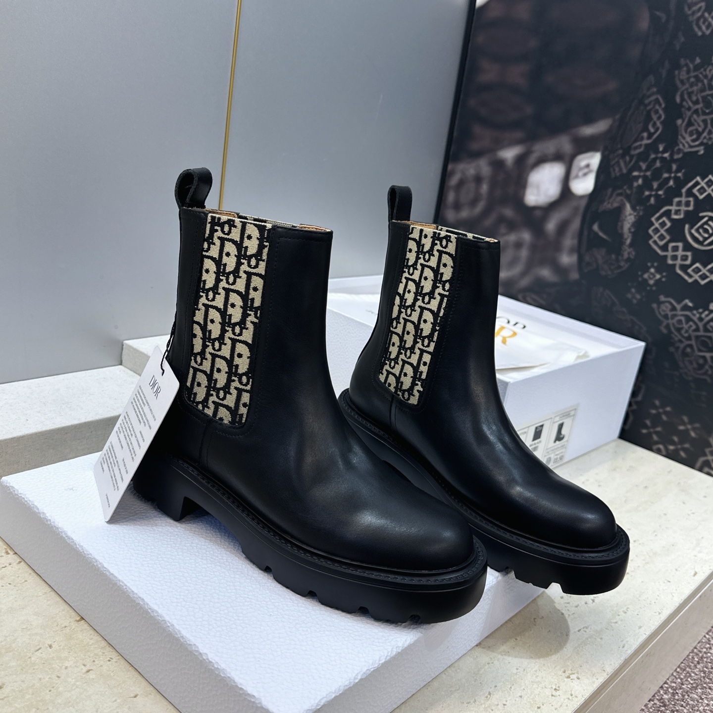 Dior 迪奥2026秋冬新款D-Quest系列切尔西弹力女短靴 明星同款CD字母logo低跟厚底圆头一脚蹬机车骑士靴 
