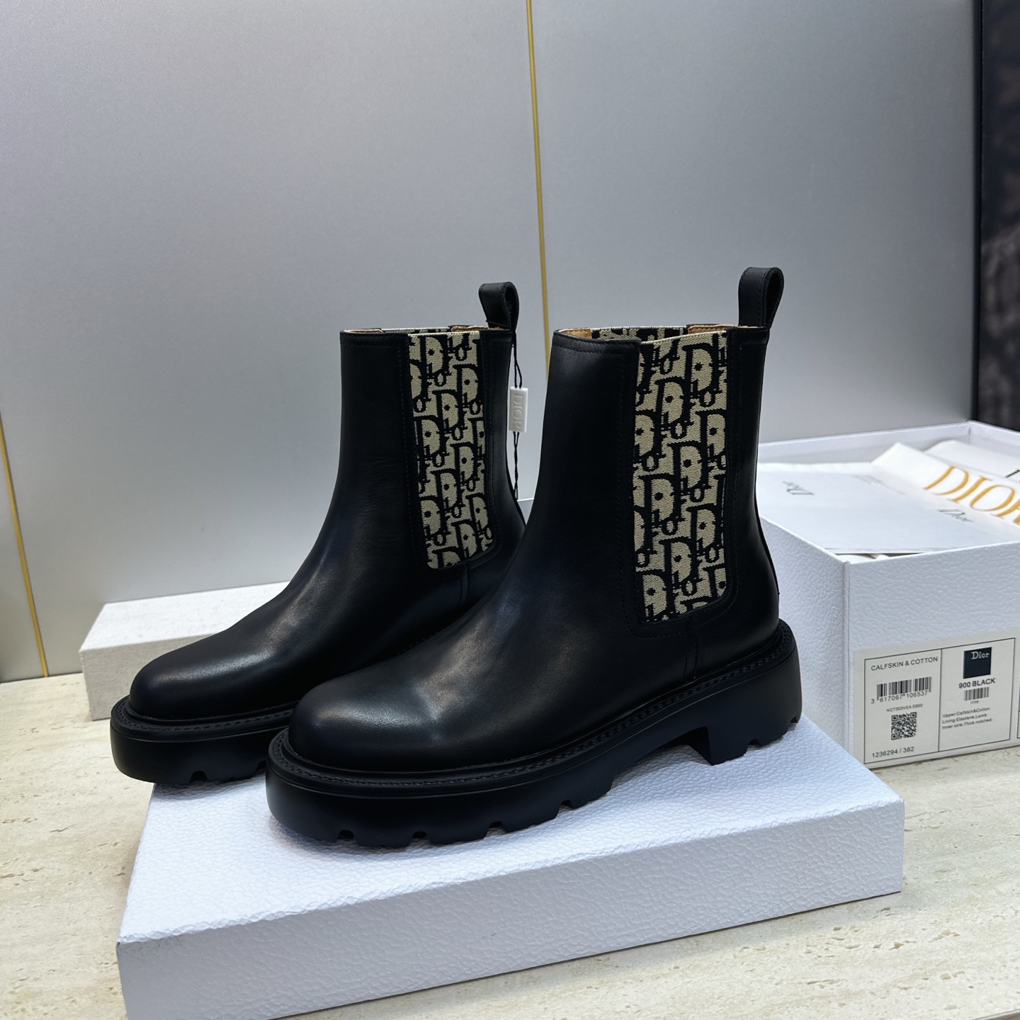 Dior 迪奥2026秋冬新款D-Quest系列切尔西弹力女短靴 明星同款CD字母logo低跟厚底圆头一脚蹬机车骑士靴 