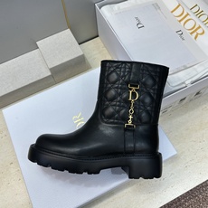 Dior 迪奥2026秋冬新款D-Town系列朋克风格电绣藤格纹女靴 明星同款CD字母logo五金扣低跟厚底圆头一脚蹬机 Dior 迪奥2026秋冬新款D-Town系列朋克风格电绣藤格纹女靴 明星同款CD字母logo五金扣低跟厚底圆头一脚蹬机