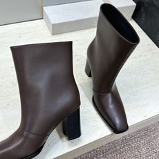 Saint Laurent 圣罗兰 2026秋冬新款高跟及裸马丁女靴 YSL字母logo五金扣粗跟方头一脚蹬机车骑士短 Saint Laurent 圣罗兰 2026秋冬新款高跟及裸马丁女靴 YSL字母logo五金扣粗跟方头一脚蹬机车骑士短