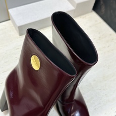 Saint Laurent 圣罗兰 2026秋冬新款高跟及裸马丁女靴 YSL字母logo五金扣粗跟方头一脚蹬机车骑士短 Saint Laurent 圣罗兰 2026秋冬新款高跟及裸马丁女靴 YSL字母logo五金扣粗跟方头一脚蹬机车骑士短