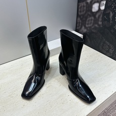 Saint Laurent 圣罗兰 2026秋冬新款高跟及裸马丁女靴 YSL字母logo五金扣粗跟方头一脚蹬机车骑士短 Saint Laurent 圣罗兰 2026秋冬新款高跟及裸马丁女靴 YSL字母logo五金扣粗跟方头一脚蹬机车骑士短