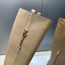 顶级版 Dior 迪奥2026秋冬走秀高定系列Bolt 及膝女靴 CD字母logo五金扣拼色优雅高筒长靴 明星同款低跟圆 顶级版 Dior 迪奥2026秋冬走秀高定系列Bolt 及膝女靴 CD字母logo五金扣拼色优雅高筒长靴 明星同款低跟圆