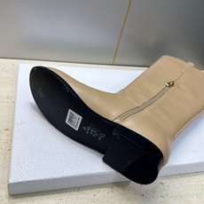 顶级版 Dior 迪奥2026秋冬走秀高定系列Bolt 及膝女靴 CD字母logo五金扣拼色优雅高筒长靴 明星同款低跟圆 顶级版 Dior 迪奥2026秋冬走秀高定系列Bolt 及膝女靴 CD字母logo五金扣拼色优雅高筒长靴 明星同款低跟圆