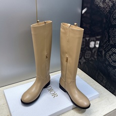 顶级版 Dior 迪奥2026秋冬走秀高定系列Bolt 及膝女靴 CD字母logo五金扣拼色优雅高筒长靴 明星同款低跟圆 顶级版 Dior 迪奥2026秋冬走秀高定系列Bolt 及膝女靴 CD字母logo五金扣拼色优雅高筒长靴 明星同款低跟圆