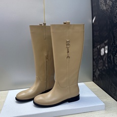 顶级版 Dior 迪奥2026秋冬走秀高定系列Bolt 及膝女靴 CD字母logo五金扣拼色优雅高筒长靴 明星同款低跟圆 顶级版 Dior 迪奥2026秋冬走秀高定系列Bolt 及膝女靴 CD字母logo五金扣拼色优雅高筒长靴 明星同款低跟圆
