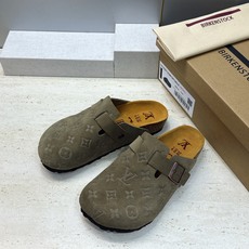 :女码/情侣款 男+10 顶级版 Louis Vuitton 2026秋冬情侣新款勃肯穆勒休闲鞋 LV 字母logo五金 :女码/情侣款 男+10 顶级版 Louis Vuitton 2026秋冬情侣新款勃肯穆勒休闲鞋 LV 字母logo五金