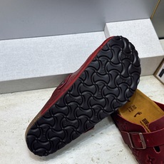 :女码/情侣款 男+10 顶级版 Louis Vuitton 2026秋冬情侣新款勃肯穆勒休闲鞋 LV 字母logo五金 :女码/情侣款 男+10 顶级版 Louis Vuitton 2026秋冬情侣新款勃肯穆勒休闲鞋 LV 字母logo五金