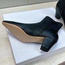 CELINE 2026秋冬新款中跟及裸机车女短靴 瑟琳字母logo粗跟尖头侧拉链拼色马丁骑士靴 材质鞋面定制进口小牛皮+ CELINE 2026秋冬新款中跟及裸机车女短靴 瑟琳字母logo粗跟尖头侧拉链拼色马丁骑士靴 材质鞋面定制进口小牛皮+