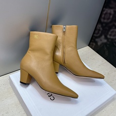 CELINE 2026秋冬新款中跟及裸机车女短靴 瑟琳字母logo粗跟尖头侧拉链拼色马丁骑士靴 材质鞋面定制进口小牛皮+ CELINE 2026秋冬新款中跟及裸机车女短靴 瑟琳字母logo粗跟尖头侧拉链拼色马丁骑士靴 材质鞋面定制进口小牛皮+