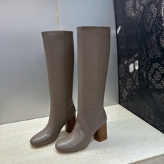 爱马仕 Hermes 2026秋冬新款 Lasso粗跟高筒及膝马丁女长靴 H家字母logo高跟圆头一脚蹬机车骑士靴 材质 爱马仕 Hermes 2026秋冬新款 Lasso粗跟高筒及膝马丁女长靴 H家字母logo高跟圆头一脚蹬机车骑士靴 材质