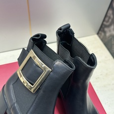Roger Vivier 2026秋冬新款时尚粗跟及裸切尔西女短靴 RV字母logo五金水钻方扣厚底高跟圆头拼色机车骑 Roger Vivier 2026秋冬新款时尚粗跟及裸切尔西女短靴 RV字母logo五金水钻方扣厚底高跟圆头拼色机车骑