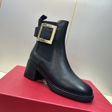 Roger Vivier 2026秋冬新款时尚粗跟及裸切尔西女短靴 RV字母logo五金水钻方扣厚底高跟圆头拼色机车骑 Roger Vivier 2026秋冬新款时尚粗跟及裸切尔西女短靴 RV字母logo五金水钻方扣厚底高跟圆头拼色机车骑