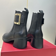 Roger Vivier 2026秋冬新款时尚粗跟及裸切尔西女短靴 RV字母logo五金水钻方扣厚底高跟圆头拼色机车骑 Roger Vivier 2026秋冬新款时尚粗跟及裸切尔西女短靴 RV字母logo五金水钻方扣厚底高跟圆头拼色机车骑