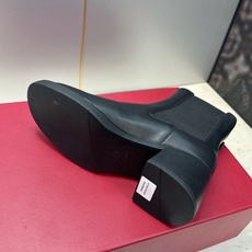 Roger Vivier 2026秋冬新款时尚粗跟及裸切尔西女短靴 RV字母logo五金水钻方扣厚底高跟圆头拼色机车骑 Roger Vivier 2026秋冬新款时尚粗跟及裸切尔西女短靴 RV字母logo五金水钻方扣厚底高跟圆头拼色机车骑