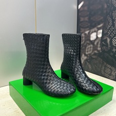顶级版 Bottega Veneta 葆蝶家2026秋冬新款时尚编织复古粗跟马丁女短靴 BV字母logo低跟圆头侧拉链机 顶级版 Bottega Veneta 葆蝶家2026秋冬新款时尚编织复古粗跟马丁女短靴 BV字母logo低跟圆头侧拉链机