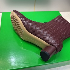 顶级版 Bottega Veneta 葆蝶家2026秋冬新款时尚编织复古粗跟马丁女短靴 BV字母logo低跟圆头侧拉链机 顶级版 Bottega Veneta 葆蝶家2026秋冬新款时尚编织复古粗跟马丁女短靴 BV字母logo低跟圆头侧拉链机
