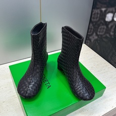 顶级版 Bottega Veneta 葆蝶家2026秋冬新款时尚编织复古粗跟马丁女短靴 BV字母logo低跟圆头侧拉链机 顶级版 Bottega Veneta 葆蝶家2026秋冬新款时尚编织复古粗跟马丁女短靴 BV字母logo低跟圆头侧拉链机
