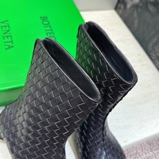 顶级版 Bottega Veneta 葆蝶家2026秋冬新款时尚编织复古粗跟马丁女短靴 BV字母logo低跟圆头侧拉链机 顶级版 Bottega Veneta 葆蝶家2026秋冬新款时尚编织复古粗跟马丁女短靴 BV字母logo低跟圆头侧拉链机