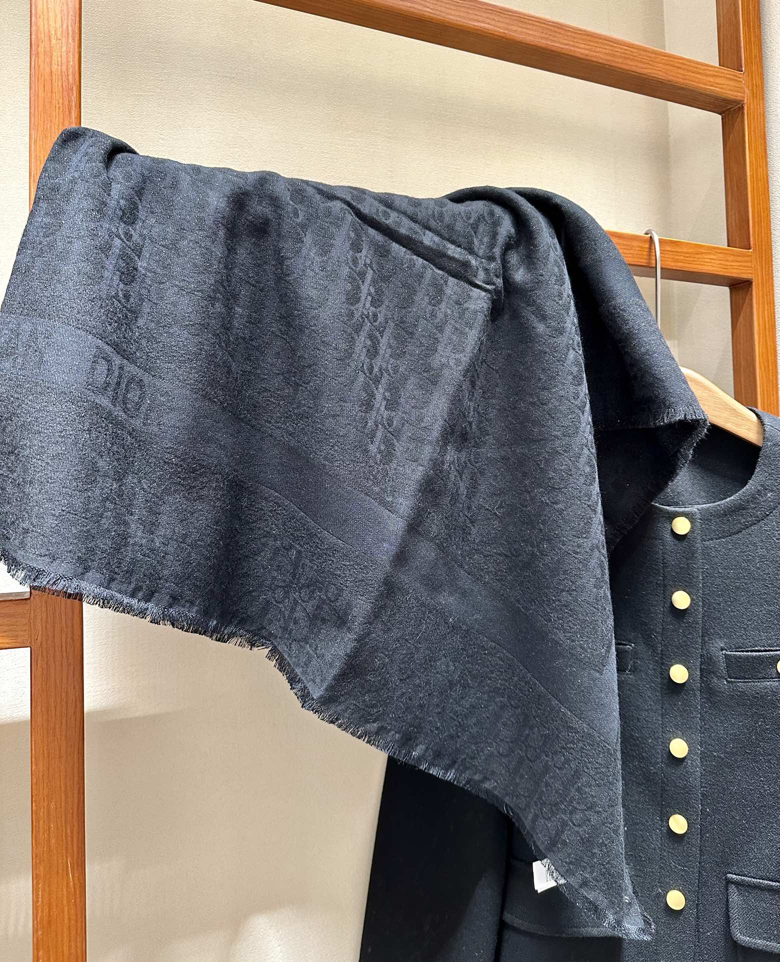 💟 Dior 上新❤️140*140闪银方巾 三色 三标齐全 高克重.羊毛➕银线系列