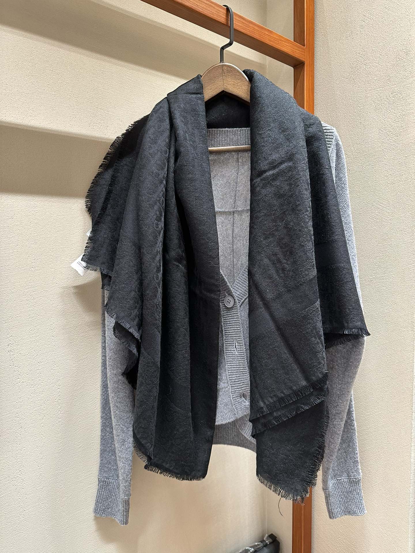 💟 Dior 上新❤️140*140闪银方巾 三色 三标齐全 高克重.羊毛➕银线系列