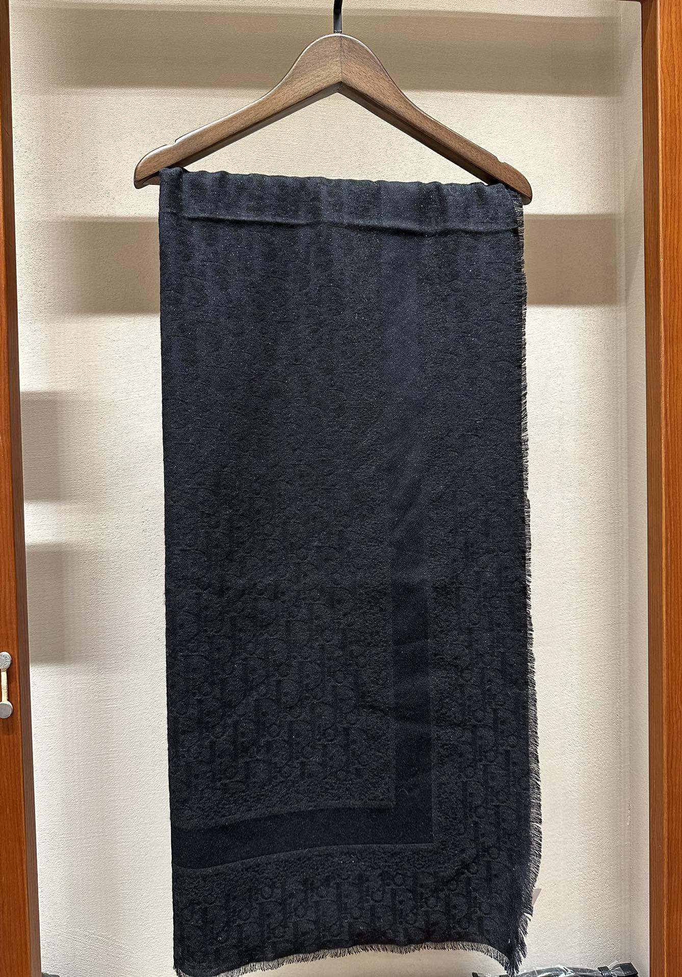 💟 Dior 上新❤️140*140闪银方巾 三色 三标齐全 高克重.羊毛➕银线系列