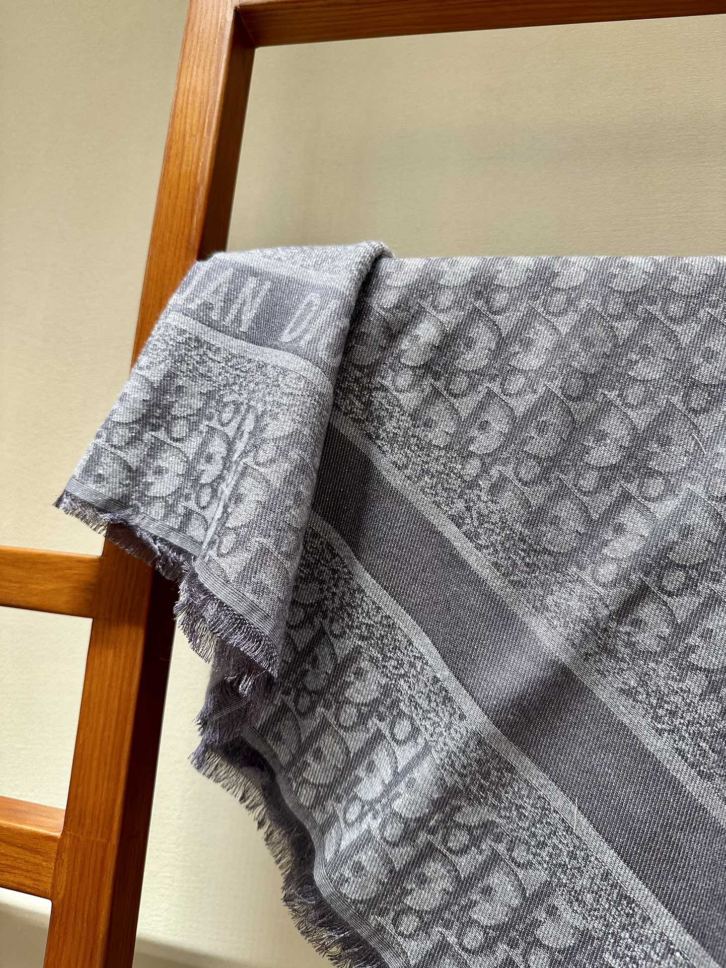 💟Dior 上新❤️140*140闪银方巾 三色 三标齐全 高克重.羊毛➕银线系列