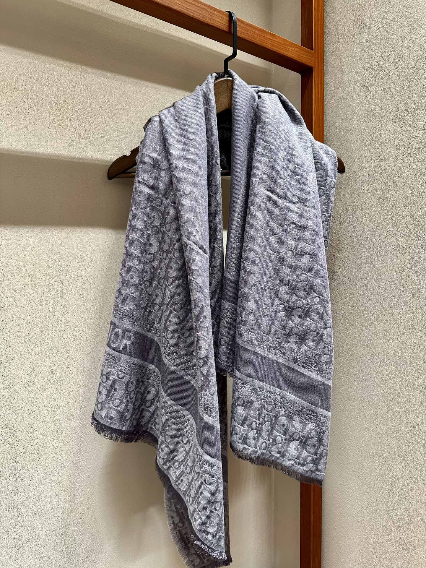 💟Dior 上新❤️140*140闪银方巾 三色 三标齐全 高克重.羊毛➕银线系列