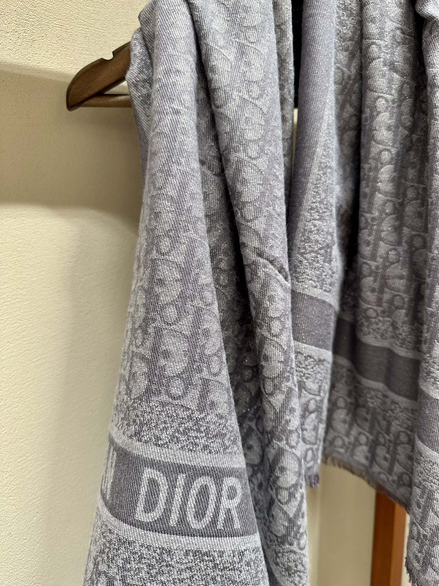 💟Dior 上新❤️140*140闪银方巾 三色 三标齐全 高克重.羊毛➕银线系列