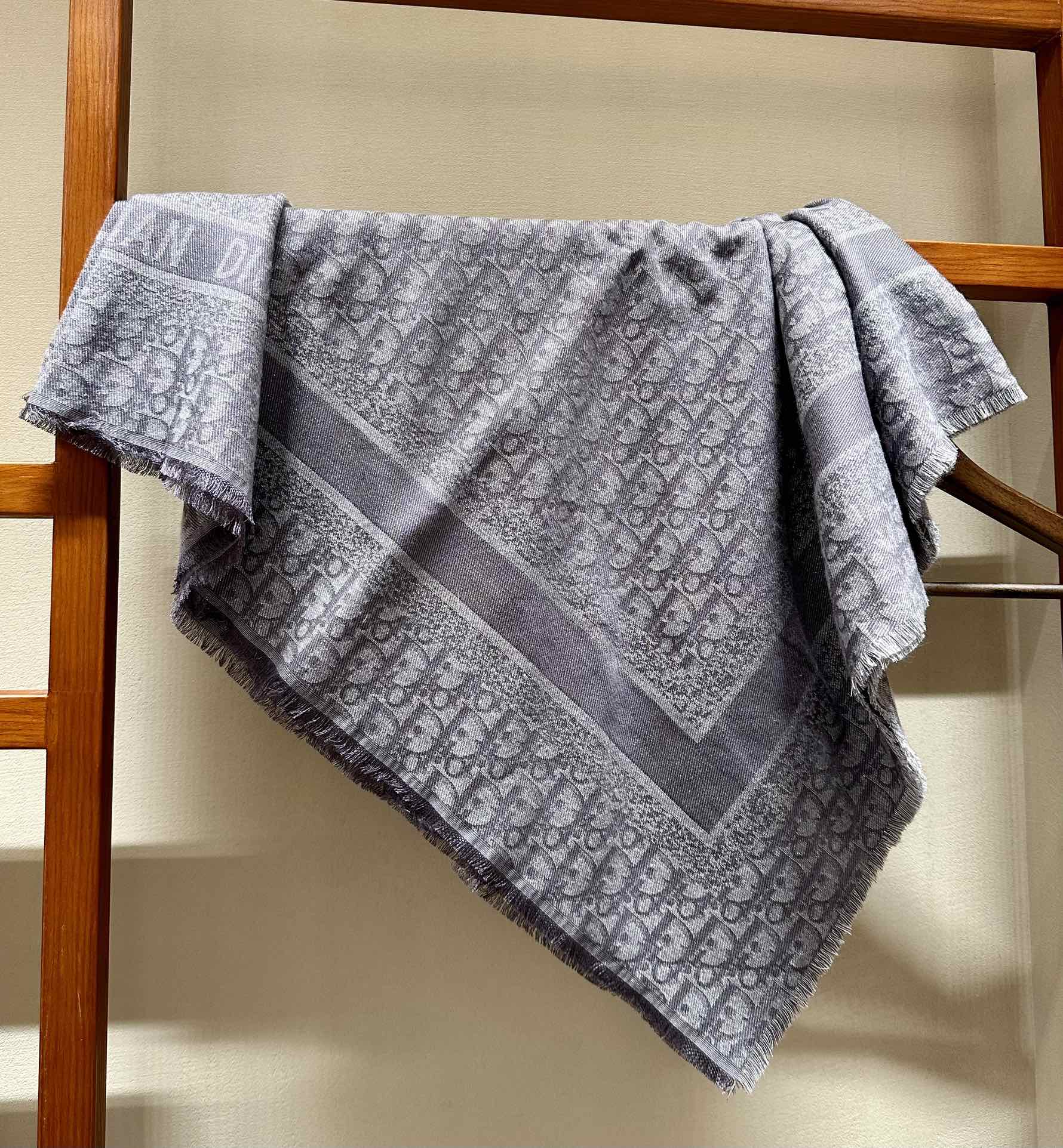 💟Dior 上新❤️140*140闪银方巾 三色 三标齐全 高克重.羊毛➕银线系列