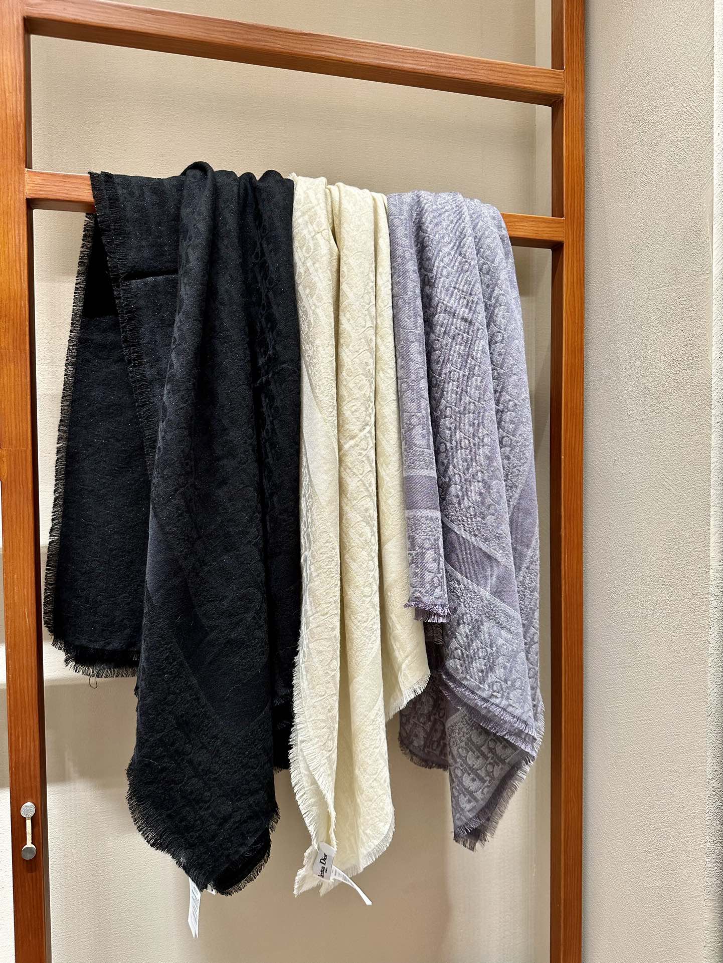 💟Dior 上新❤️140*140闪银方巾 三色 三标齐全 高克重.羊毛➕银线系列