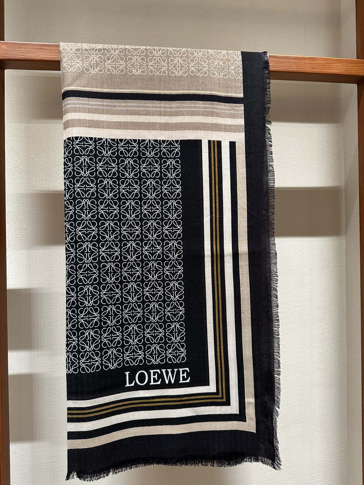 高定版上新️Loewe罗意威专柜新款高级又不撞款的好东西！！！能力范围能带给大家最好的品质这个价格真的亲