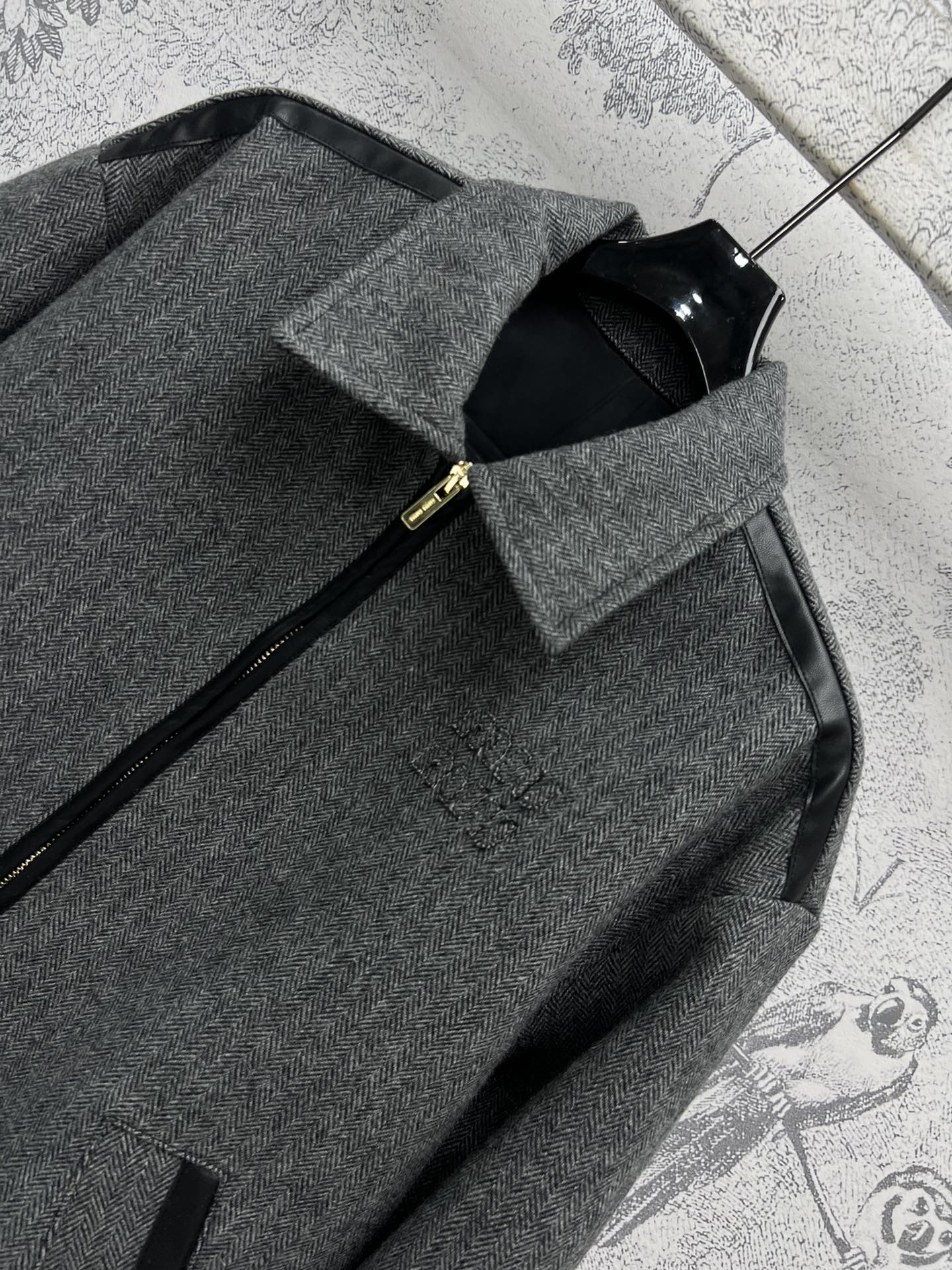 Miu24秋冬新款皮革包边羊毛系列翻领夹克外套+西装外套+百褶裙经典西装版型百搭不挑人任何身材都很OK半