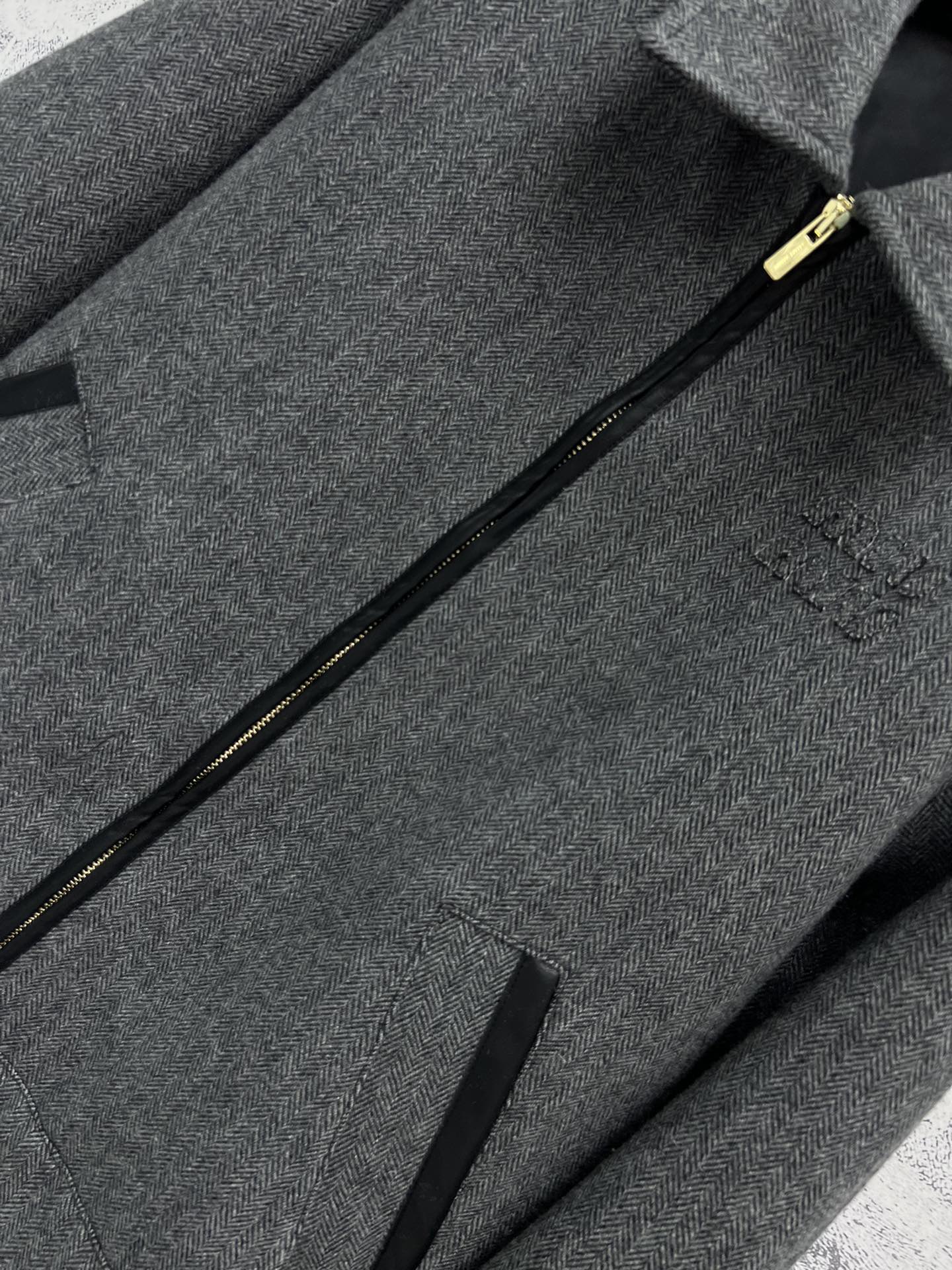 Miu24秋冬新款皮革包边羊毛系列翻领夹克外套+西装外套+百褶裙经典西装版型百搭不挑人任何身材都很OK半