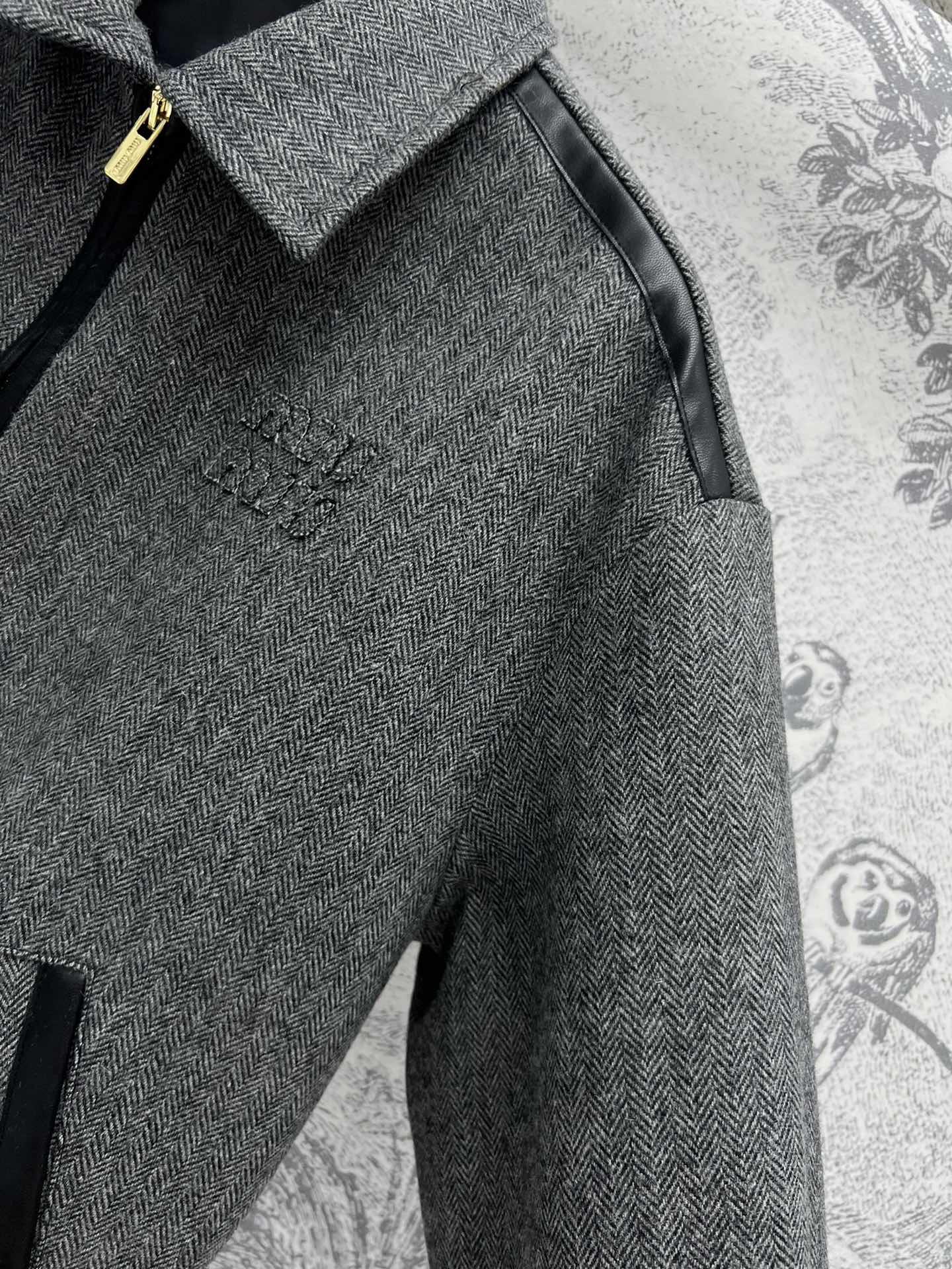 Miu24秋冬新款皮革包边羊毛系列翻领夹克外套+西装外套+百褶裙经典西装版型百搭不挑人任何身材都很OK半