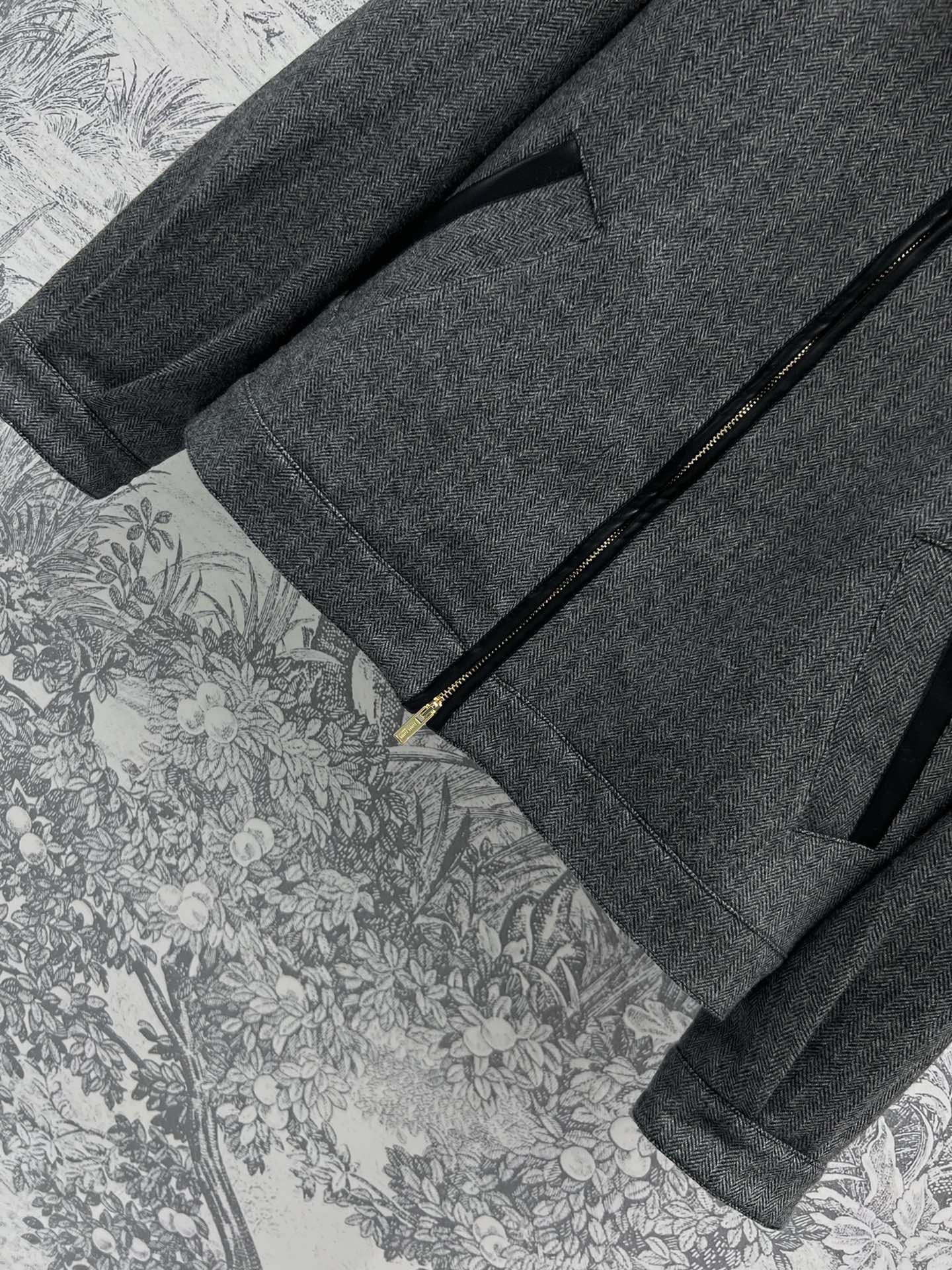 Miu24秋冬新款皮革包边羊毛系列翻领夹克外套+西装外套+百褶裙经典西装版型百搭不挑人任何身材都很OK半