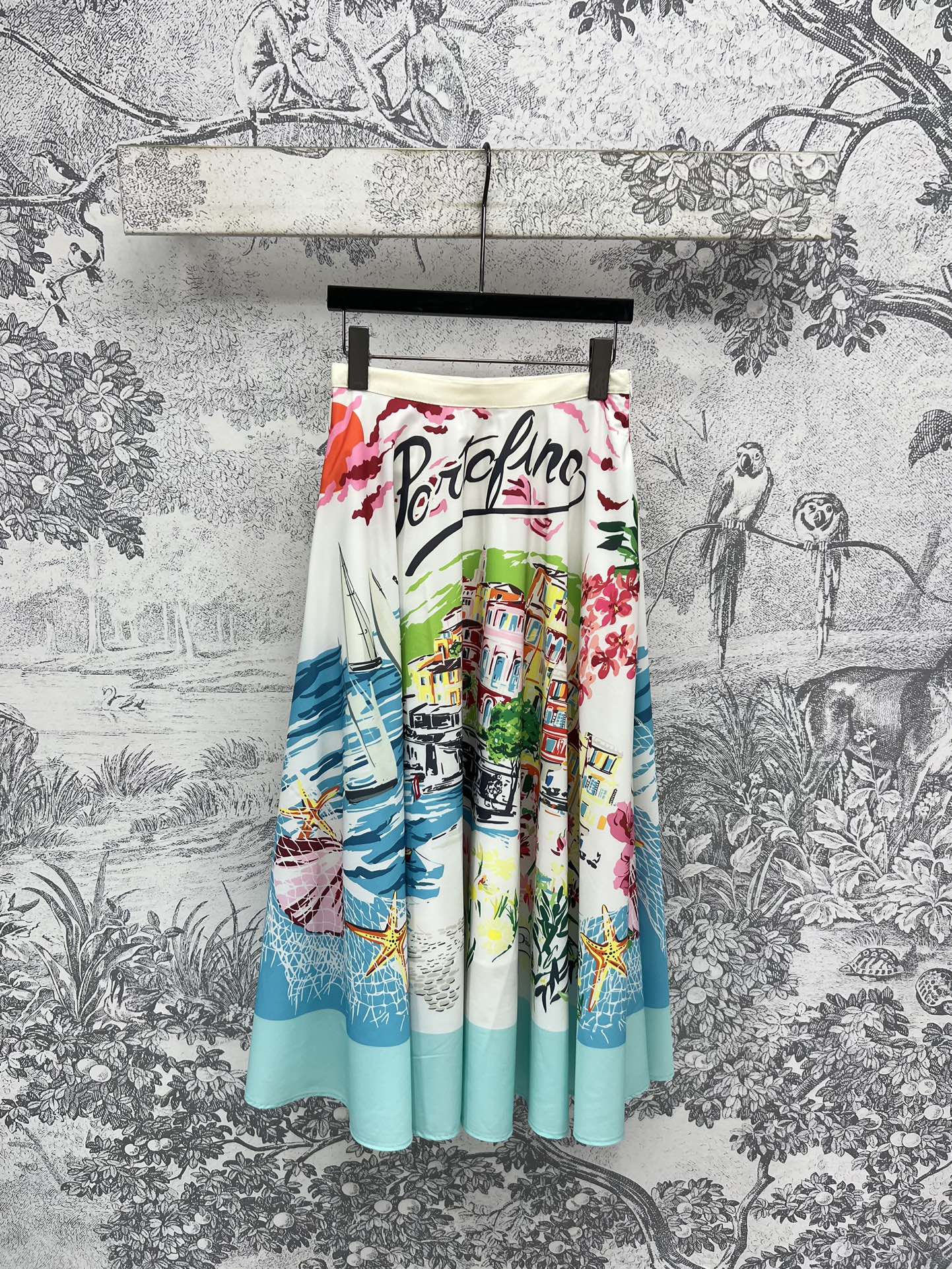 NO:440570,D Home 25 summer new style, beach summer limited pattern printed sundress, basic high-waist skirt, textured fabrics are all very good, customized beach vacation printed pattern fabric, super hot and practical, upper body looks slim and tall, matched with the same series of short-sleeved T-shirts, the upper body is huge and versatile and beautiful, daily necessities, three colors and three codes, SML, dior, skirts, T-shirt, tees, t-shirt, alexander wang19860909D家 25夏季新款 海滩夏日限定 图案印花太阳裙 基础款高腰半身裙 质感面料都很赞 定制海滩度假印花图案面料 超级火爆实穿 上身显瘦显高 搭配同系列短袖T恤都好看 上身巨百搭又好看 日常必备的单品 三色三码 SML,,dior,skirts,T-shirt,tees，t-shirt,alexander wang,Women's clothing