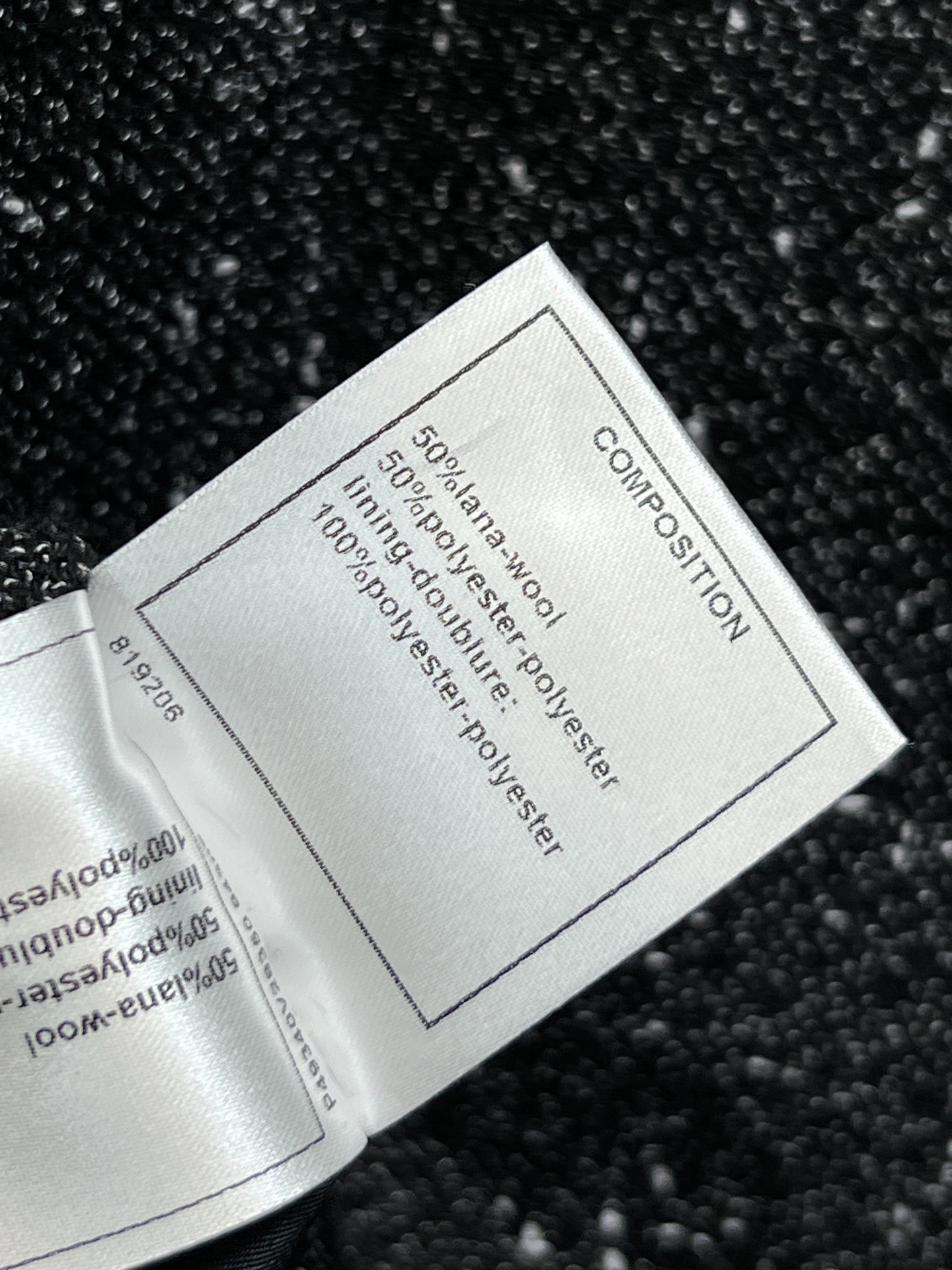 小香家 26早春新款 黑色粗花呢小香风外套 经典粗花呢材质+细闪亮片 低调又奢华！短款箱型设计 翻领+雕