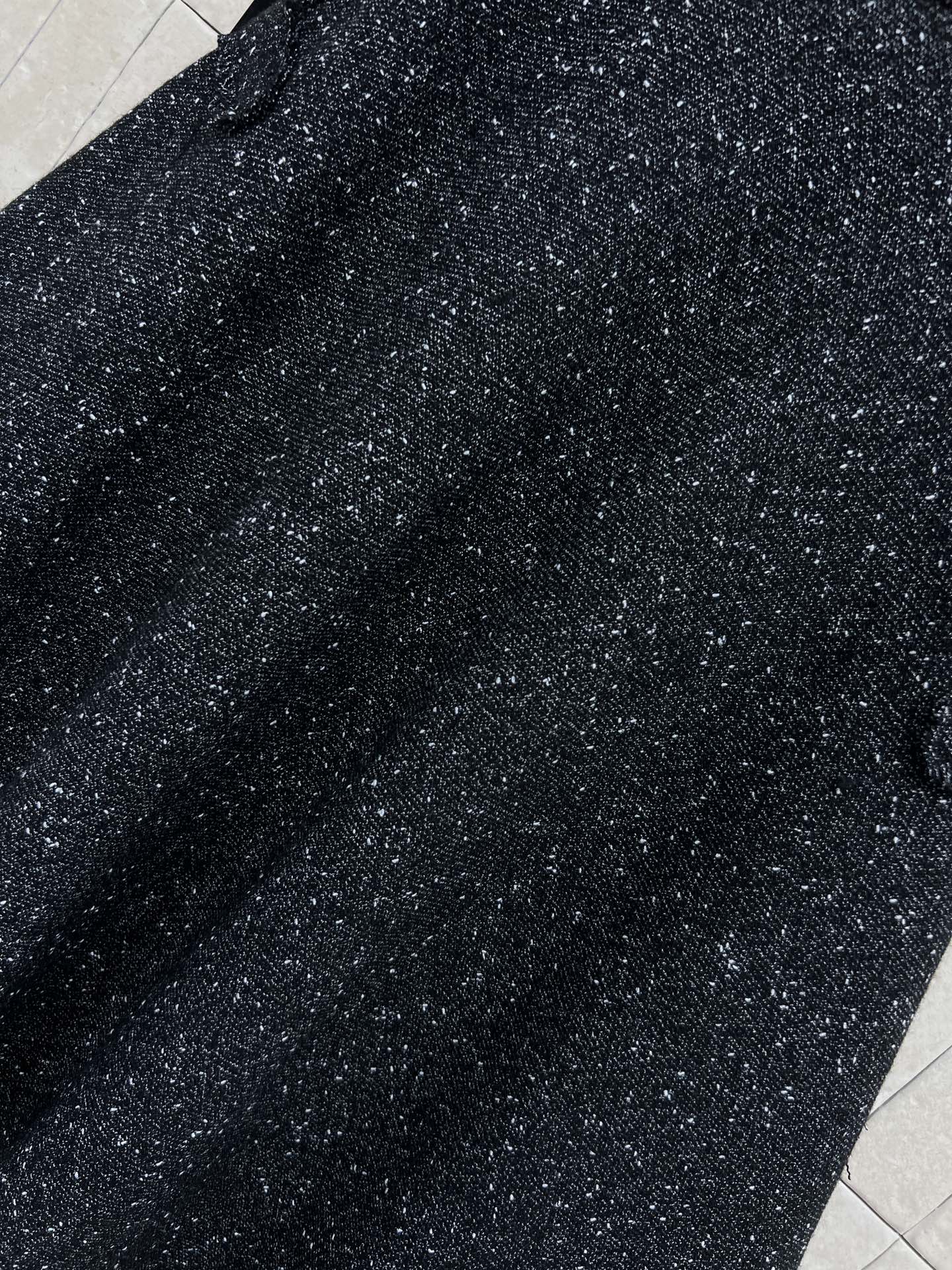 小香家 26早春新款 粗花呢高腰伞裙 黑色粗花呢材质，细闪元素超有质感！高腰+A字大裙摆 显瘦显高 梨形