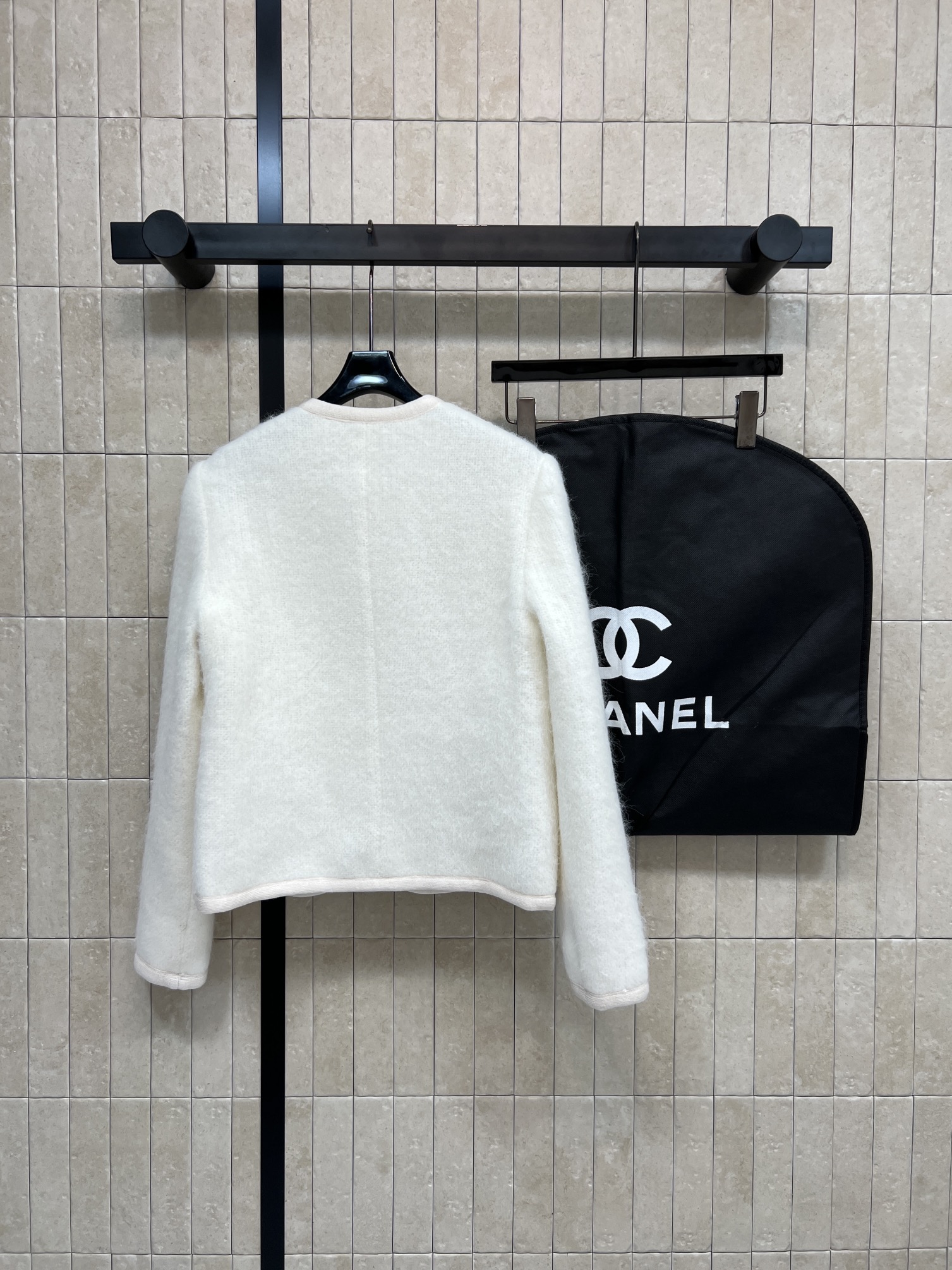 小香家 26早春新款 双排扣毛绒外套 柔软蓬松材质 双排扣+蝴蝶结设计 优雅精致 毛茸茸的精致感很难让人