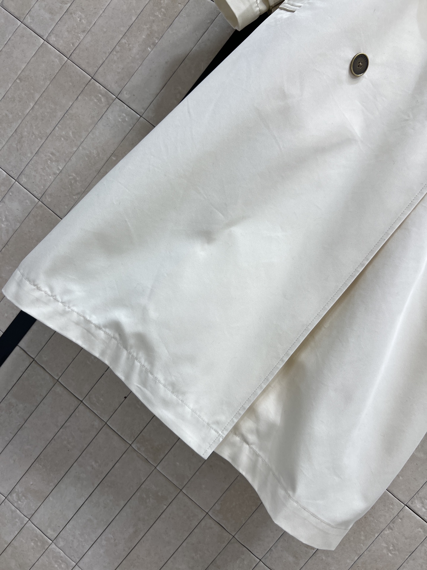 BUR家 26早春新款 围脖装饰双排扣长款风衣 英伦风设计 轻薄面料超适合春秋穿！经典翻领+可调节腰带 