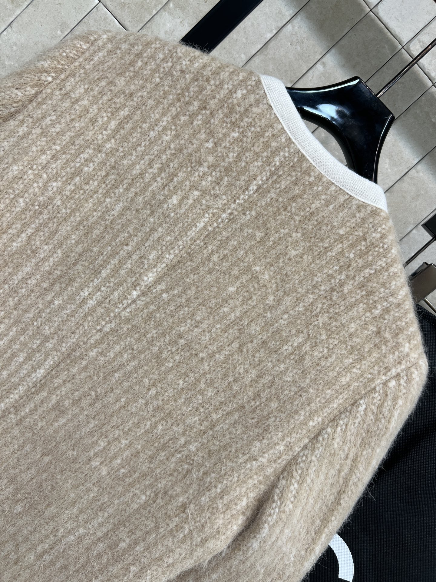 小香家 26早春新款 双排扣毛绒外套 柔软蓬松材质 双排扣+蝴蝶结设计 优雅精致 毛茸茸的精致感很难让人