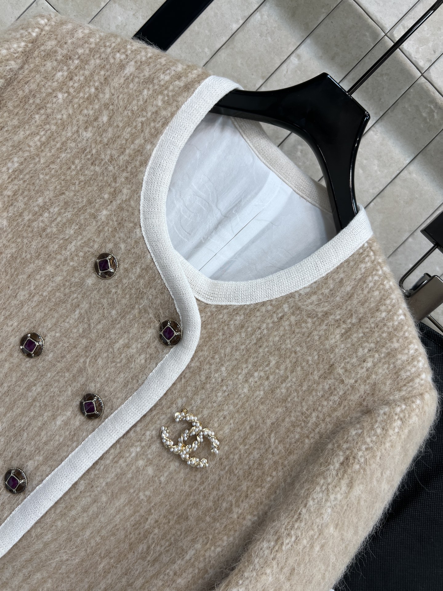 小香家 26早春新款 双排扣毛绒外套 柔软蓬松材质 双排扣+蝴蝶结设计 优雅精致 毛茸茸的精致感很难让人