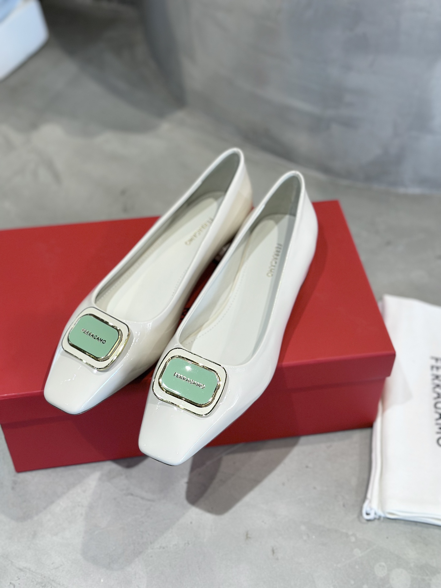 Zenium Embellished High Heel Shoes: Plant Price $725, Cream Fabric, Sheepskin Interior, Unique Design - 图片 5