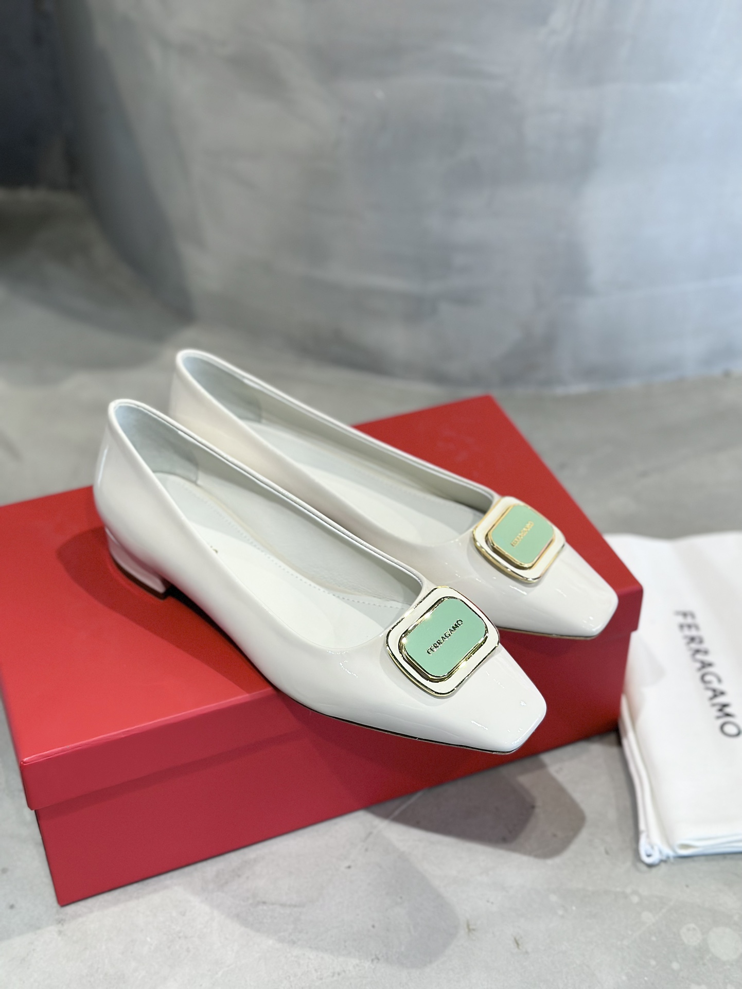 Zenium Embellished High Heel Shoes: Plant Price $725, Cream Fabric, Sheepskin Interior, Unique Design - 图片 2