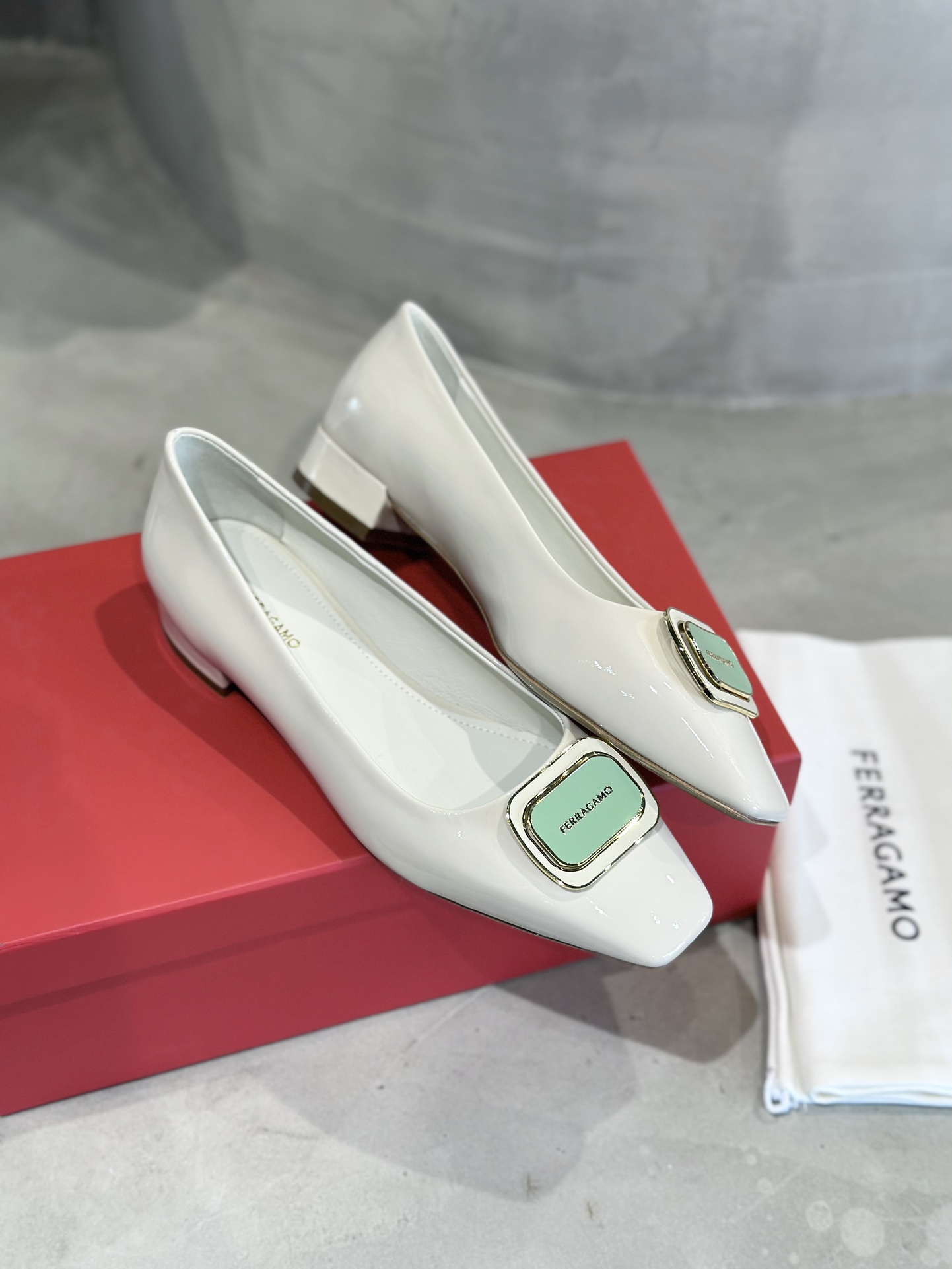 Zenium Embellished High Heel Shoes: Plant Price $725, Cream Fabric, Sheepskin Interior, Unique Design - 图片 3