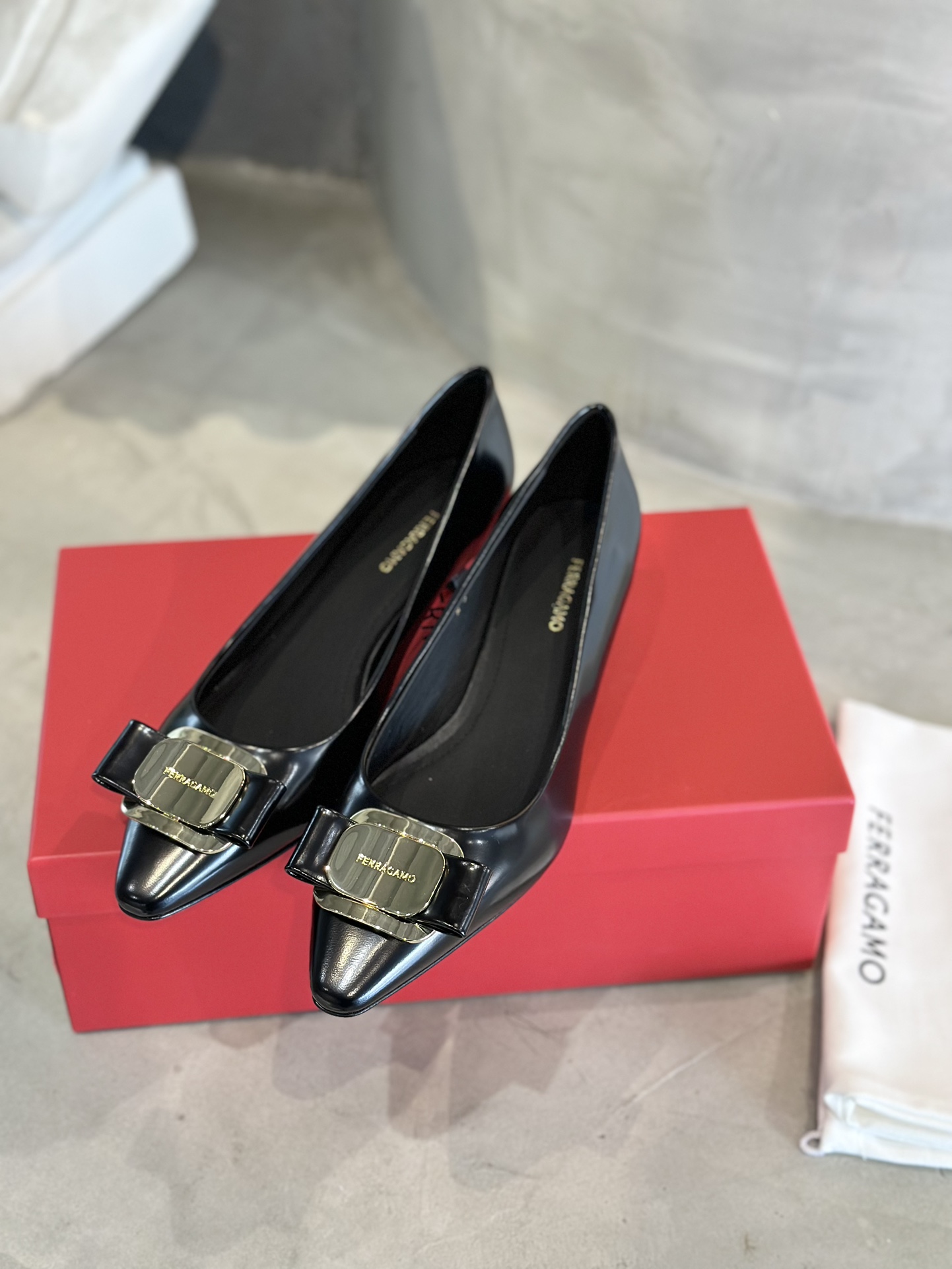 Factory Price: $700 for Ferraga Murchun Vara Butterfly Shoes in Creamware Napaskin - 图片 1