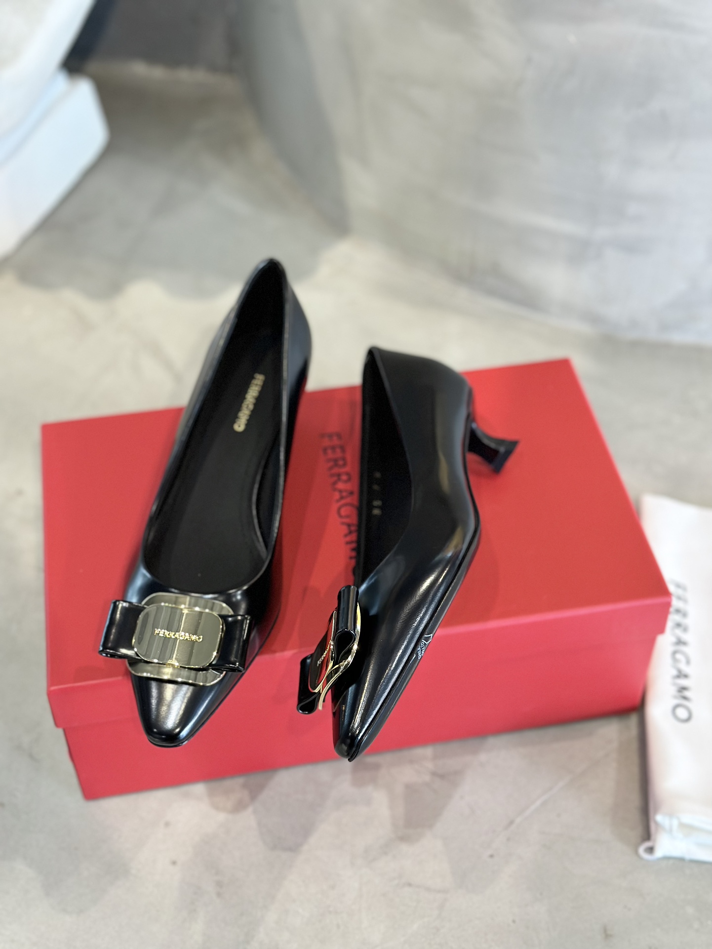 Factory Price: $700 for Ferraga Murchun Vara Butterfly Shoes in Creamware Napaskin - 图片 2