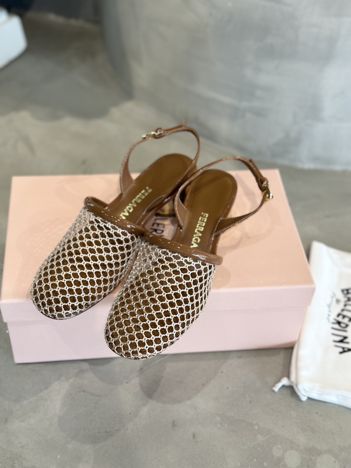 Factory Price: $650 Women’s Coarse Fishing Shoes with Invisible Nets, 4cm Height, Various Sizes - 图片 2