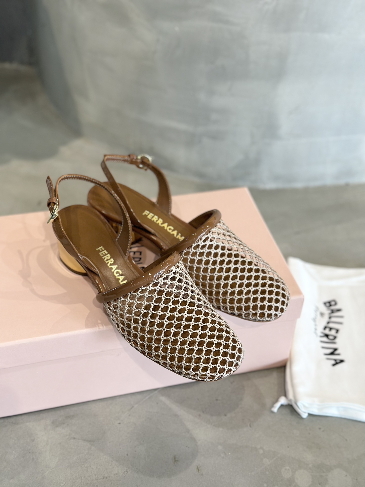 Factory Price: $650 Women’s Coarse Fishing Shoes with Invisible Nets, 4cm Height, Various Sizes - 图片 4